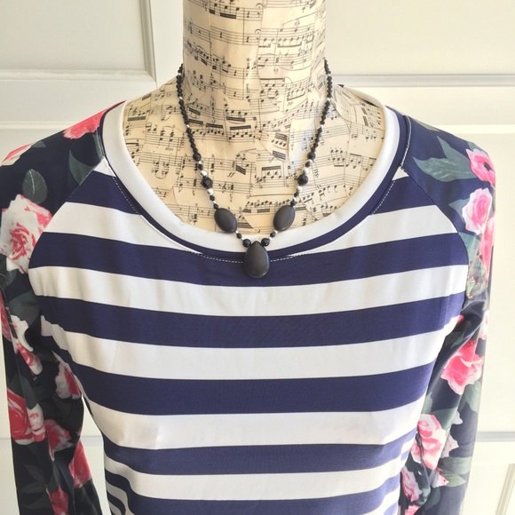 💥Navy Striped Floral Sleeve Top - Picture 4 of 6