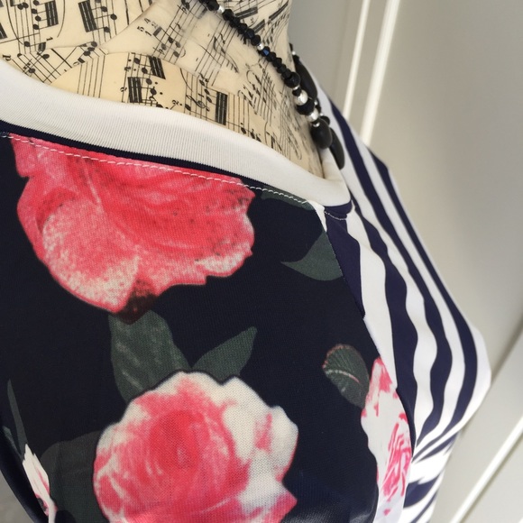 💥Navy Striped Floral Sleeve Top - Picture 6 of 6