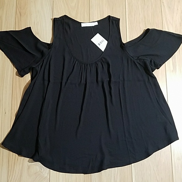 Cold Shoulder Ruffle Tee - Picture 3 of 4