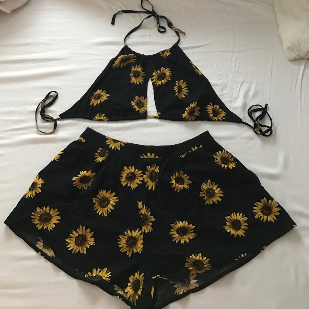 Two piece sunflower set from Tobi.