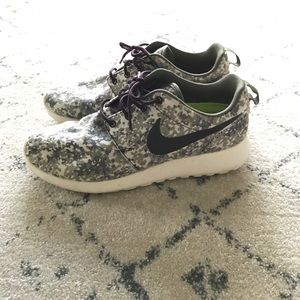 Women's Nike Roshe Runs