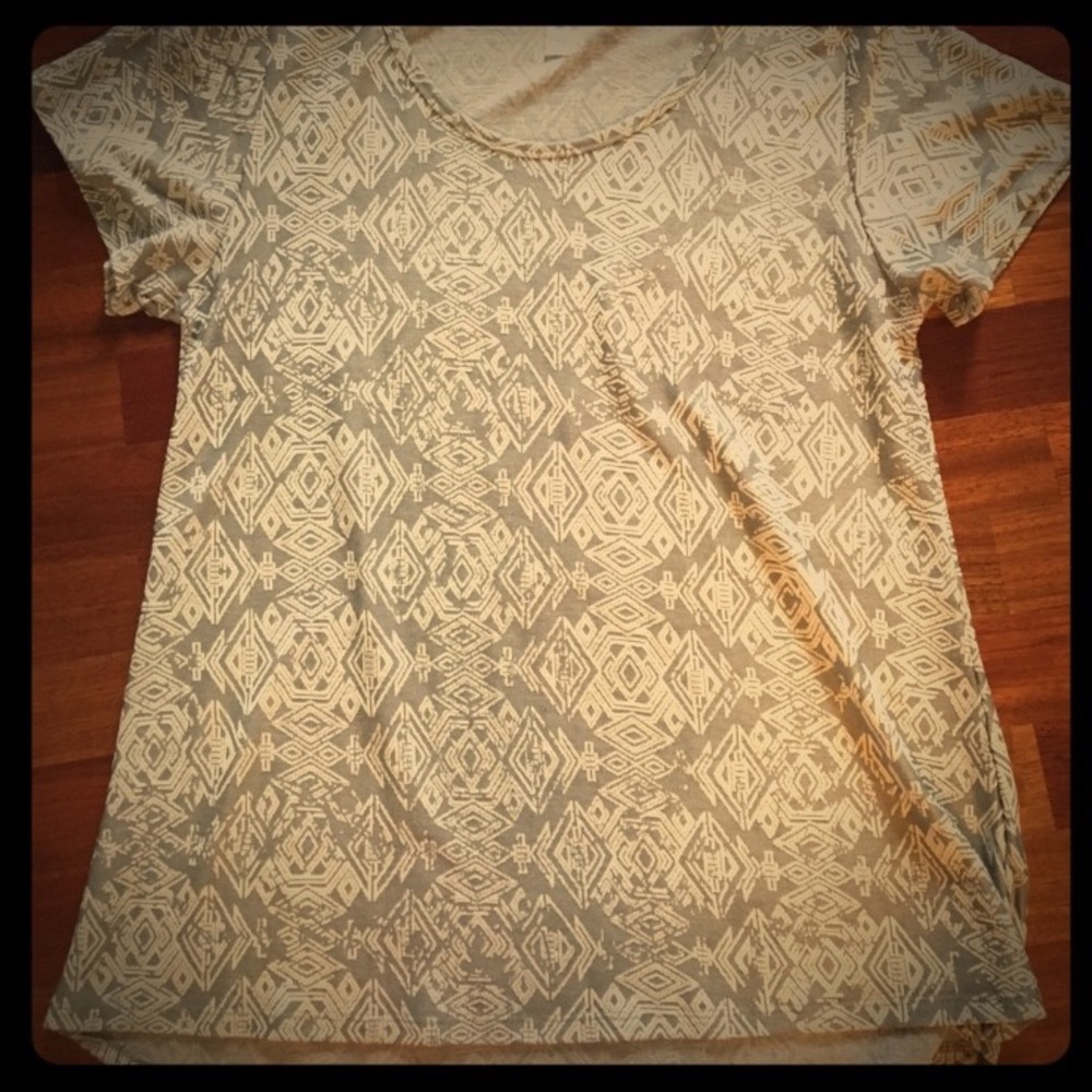 Large LuLaRoe Classic T