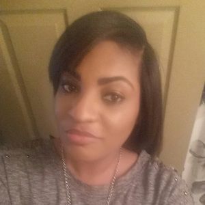 Meet your Posher, Tia