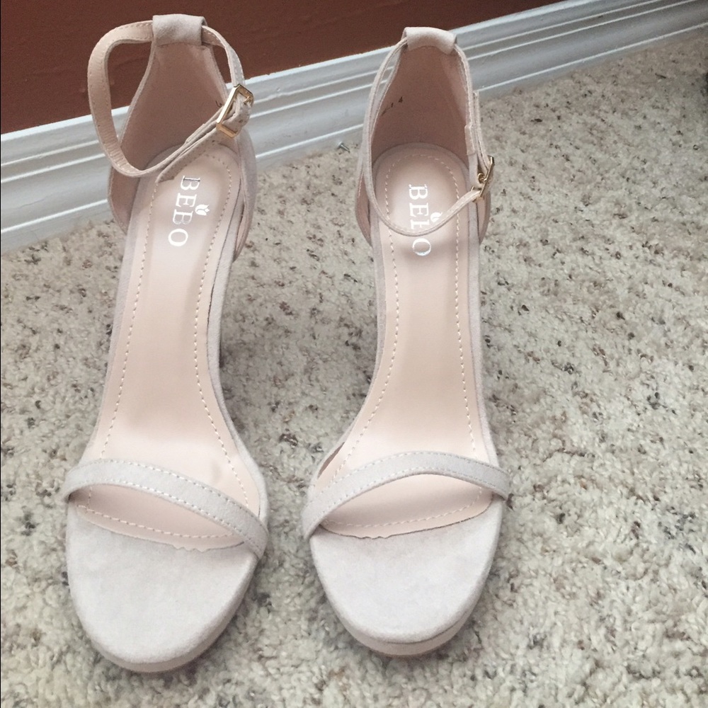 Never worn heels - Picture 3 of 5