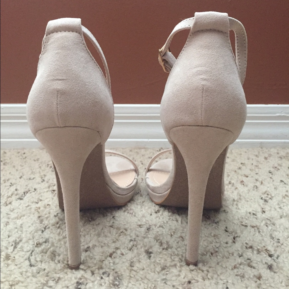 Never worn heels - Picture 4 of 5