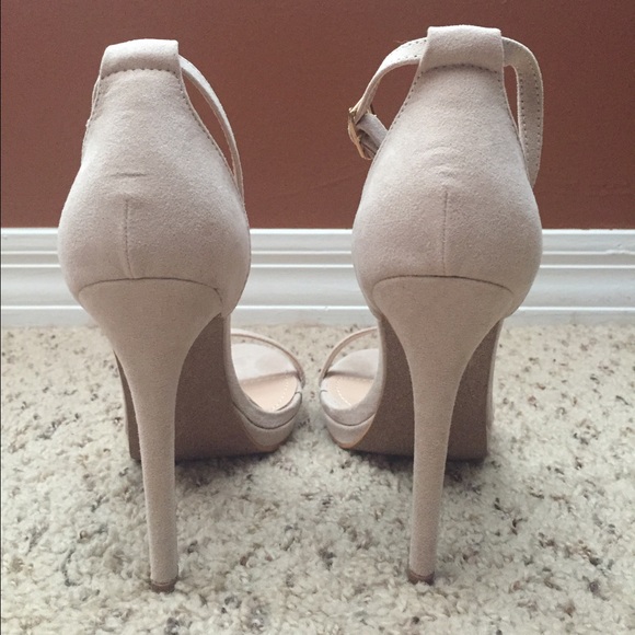 Never worn heels - Picture 4 of 5