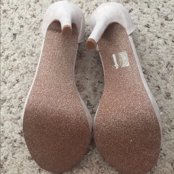 Never worn heels - Picture 5 of 5