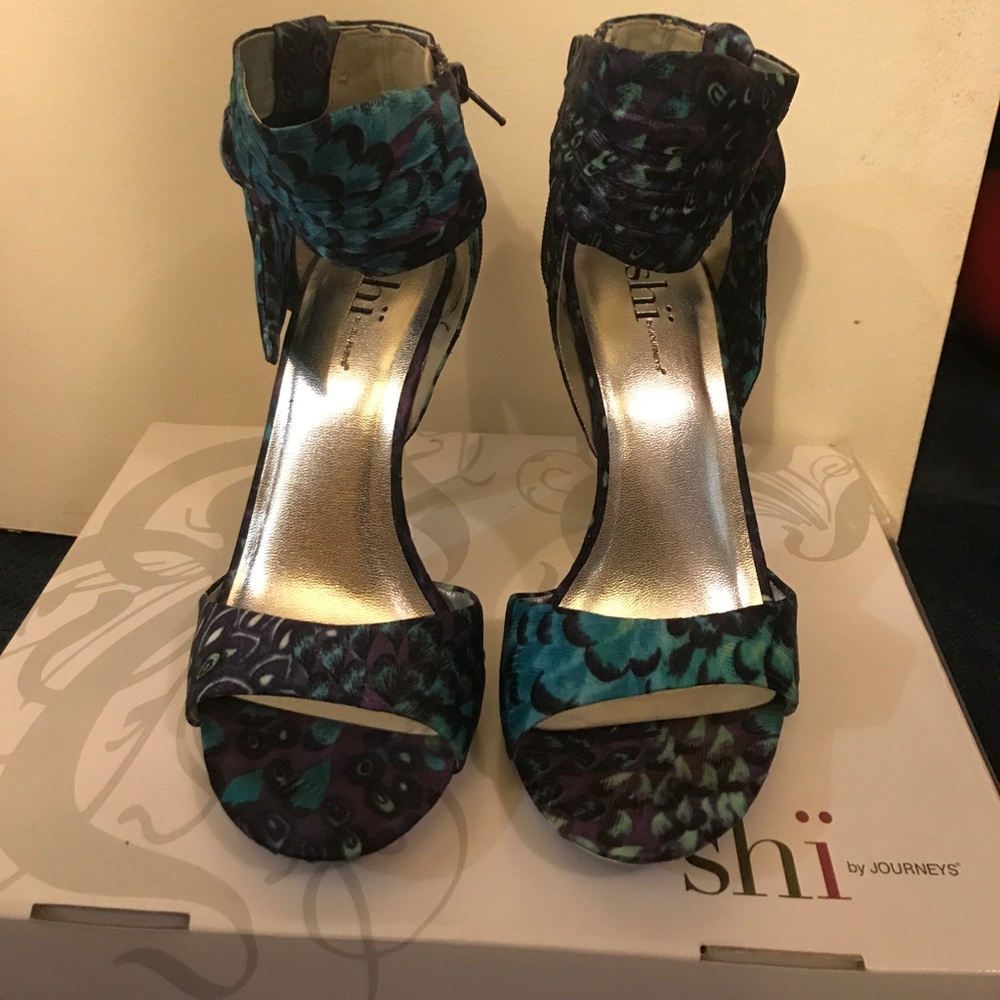 Shi Peacock Pattern Heels