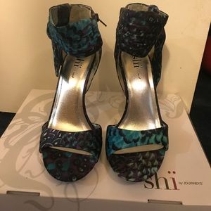 Shi Peacock Pattern Heels