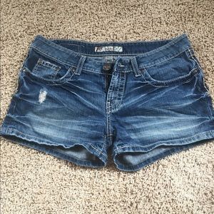 BKE Sabrina shorts size 28