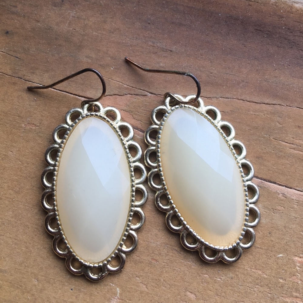 Set of 2 gold earrings