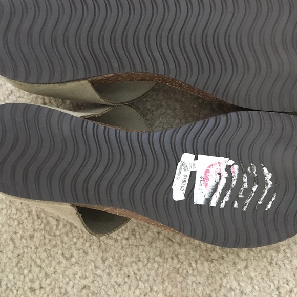 Arya Suede Leather Thong Sandals - Picture 6 of 6