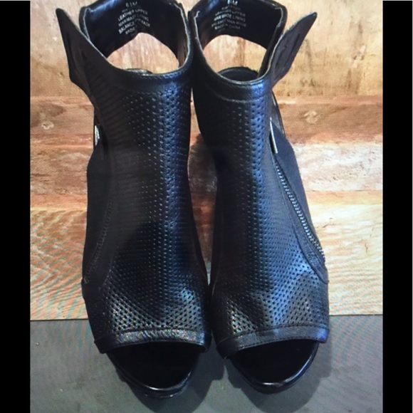 Nine West Peekaboo Booties in Black Leather💋 - Picture 1 of 4
