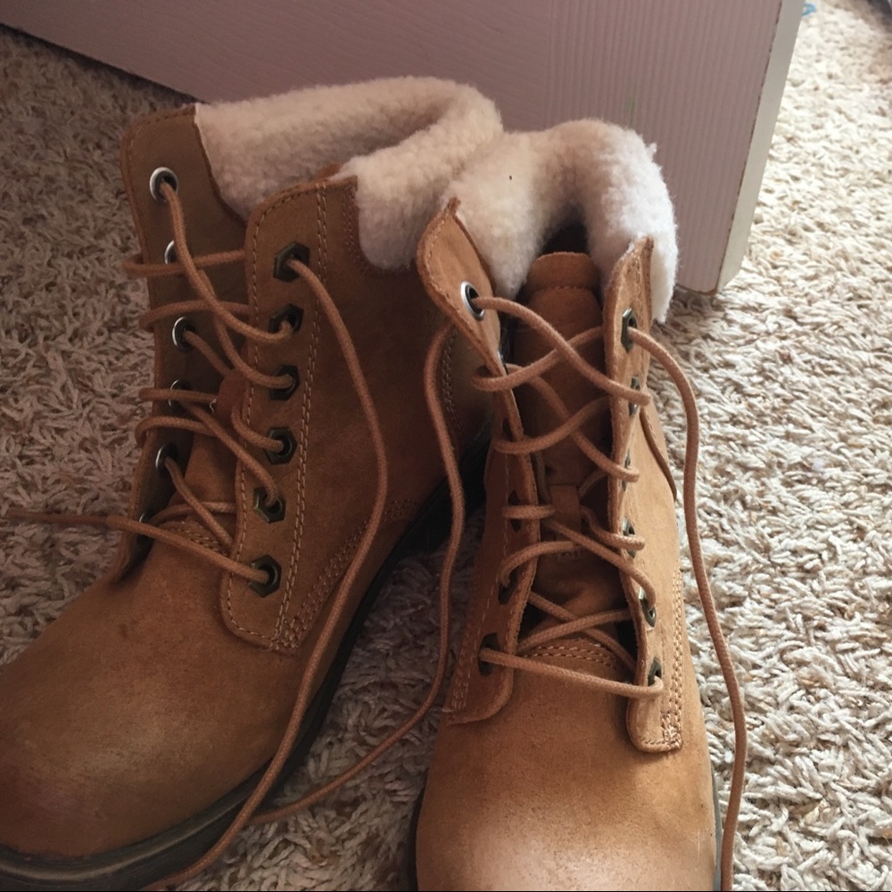 Boots - Picture 2 of 3