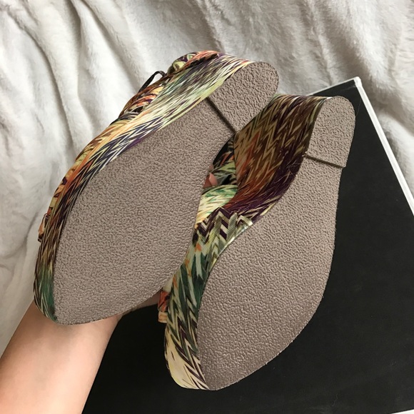 BNIB SHOEMINT ERICA LACE UP TRIBAL WEDGES 7 - Picture 8 of 8