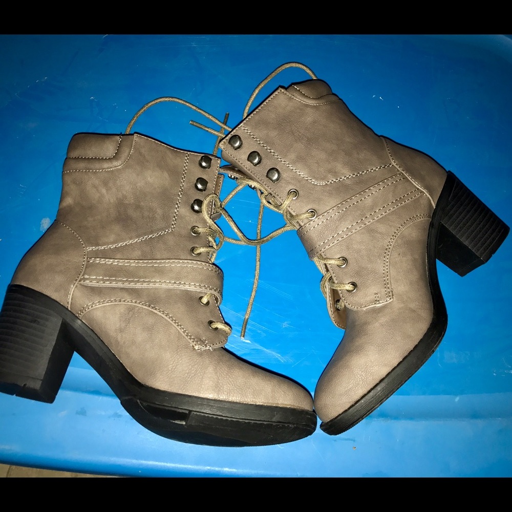 Combat boots