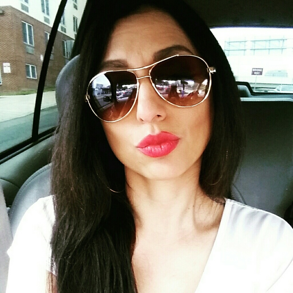 Meet your Posher, Ana