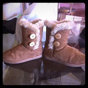 Boots 6 EUC Like Ugg