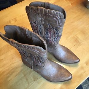 Size 9 cowboy boots (female)