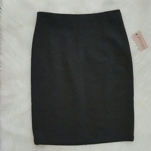 NWT Philosophy
Solid Ponte Pencil Skirt Size 6