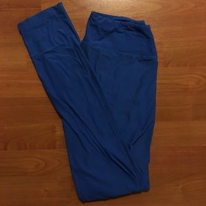 Blue buttery soft leggings.