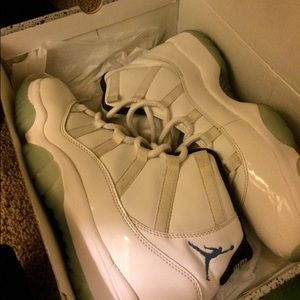 Air Jordan 11 legend blue