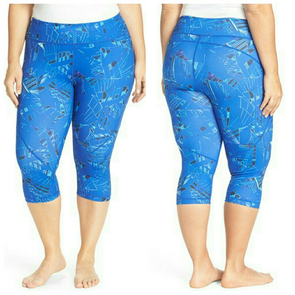 🎉HP🎉Zella Slim Fit Capris
