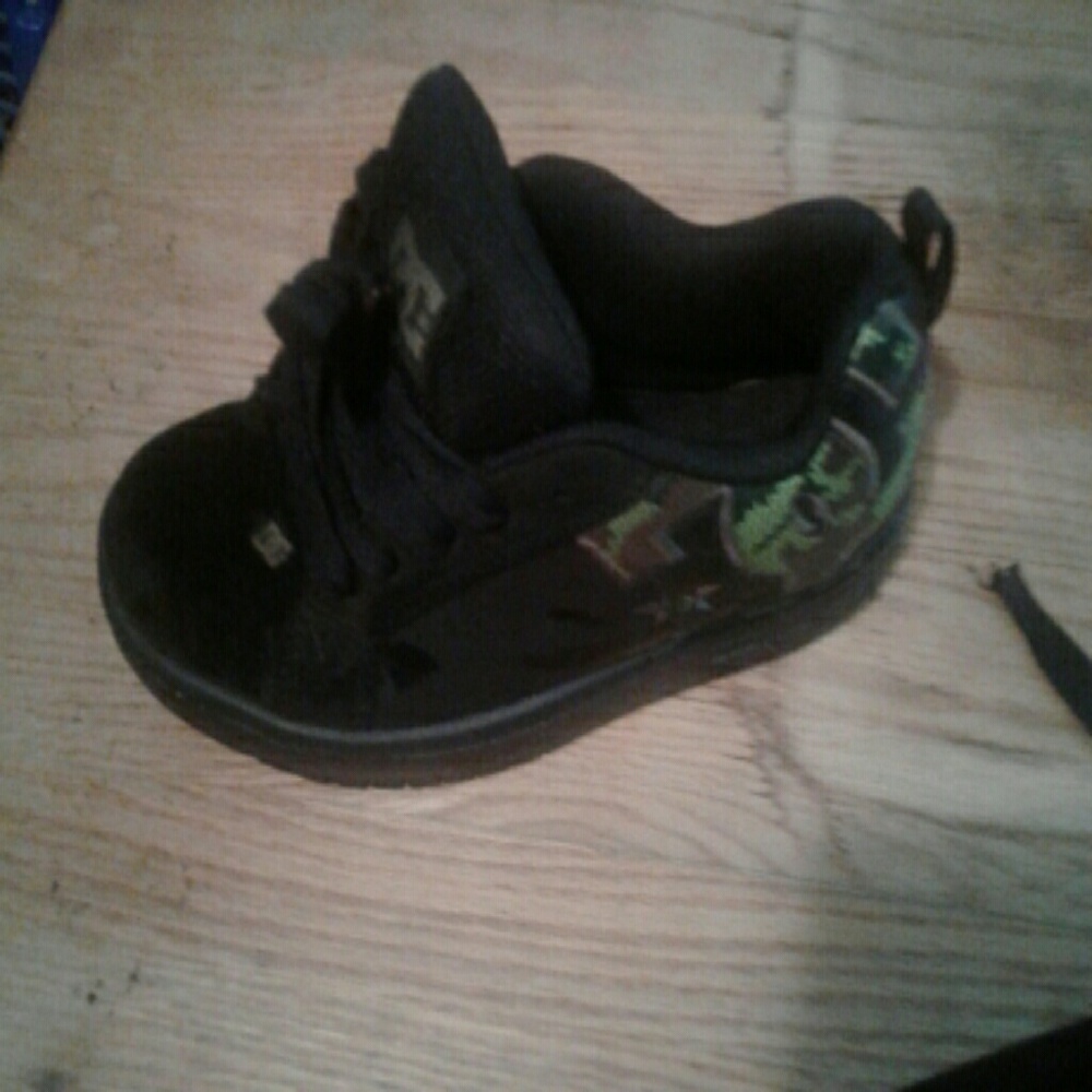 DC boys shoes size 1