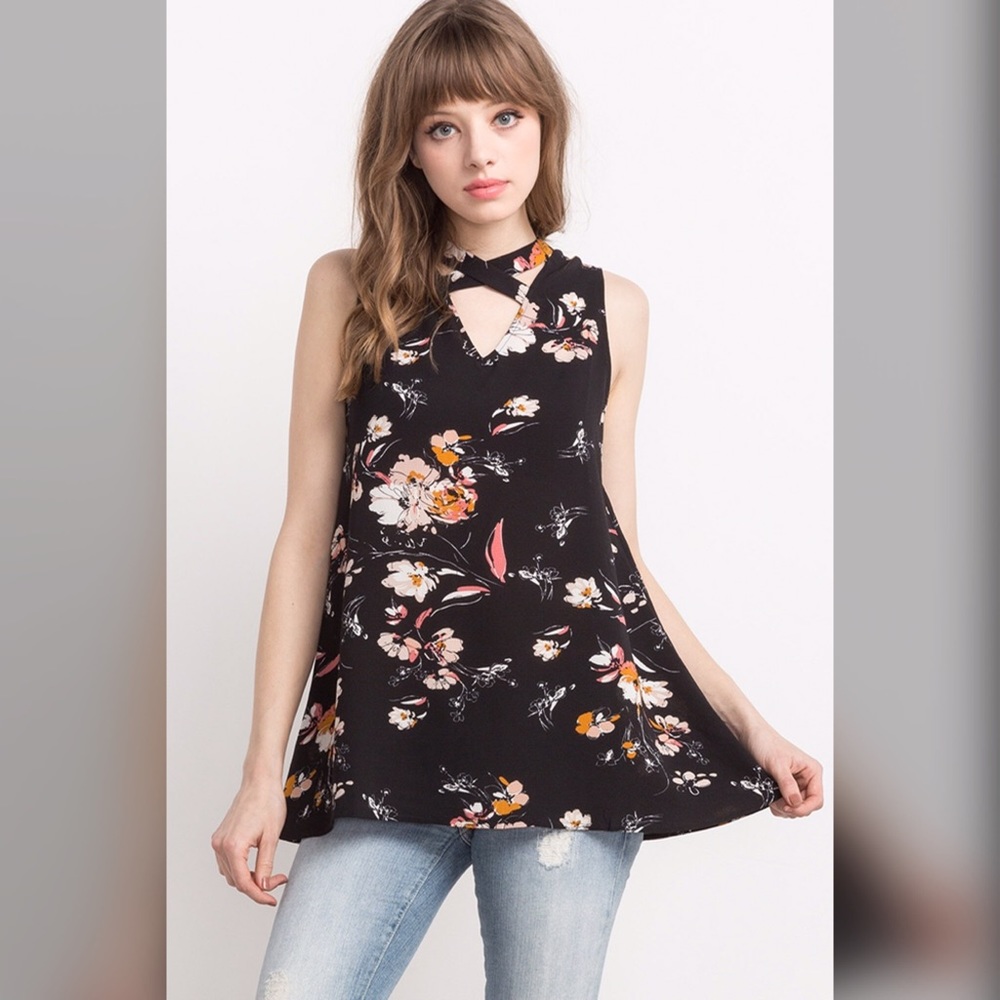 LAST 2 Floral criss cross front top! - Picture 4 of 4