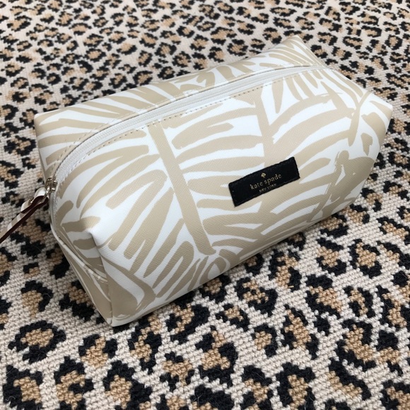 Kate Spade cosmetic case - Picture 1 of 3