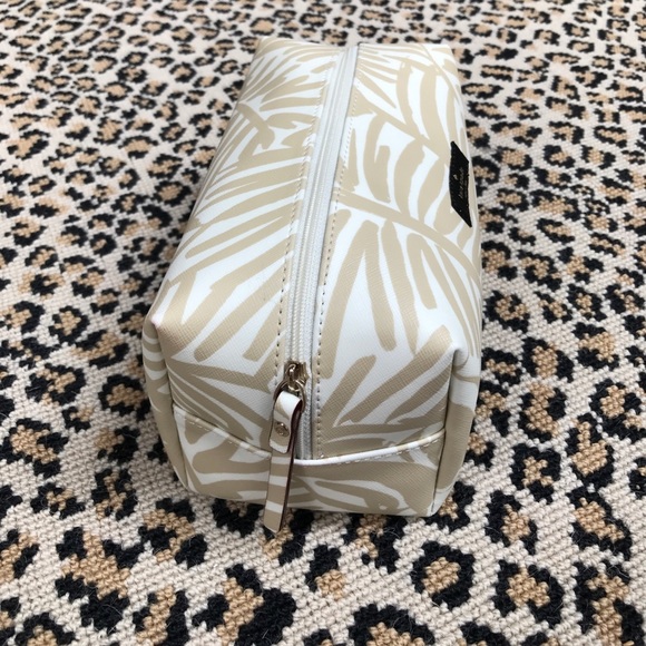 Kate Spade cosmetic case - Picture 2 of 3