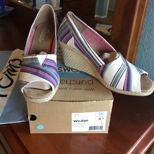 NIB TOMS Wedge Village Stripe sz 8.5