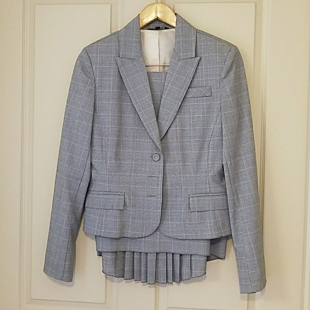 Zone suit. Sz L or 8. Discounted shipping hour!