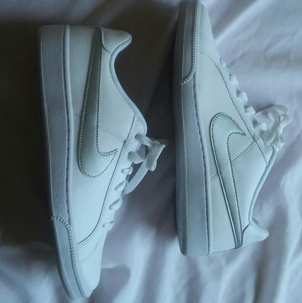 Women's Nike court Royale