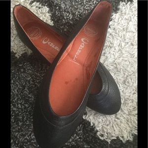 Barcelona leather Jeffrey Campbell black flats