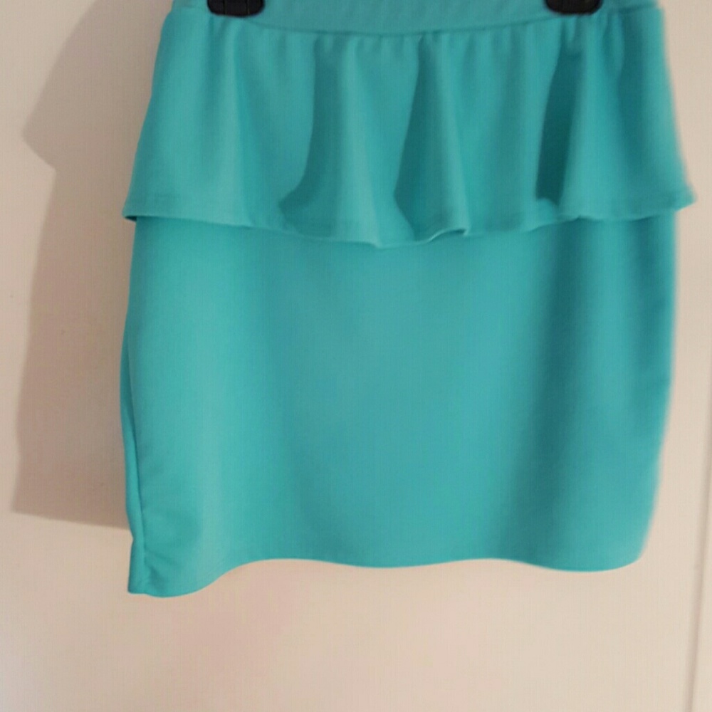 Elastic plus size mini skirt