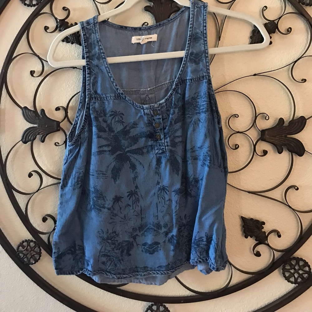Chambray top with palm tree print