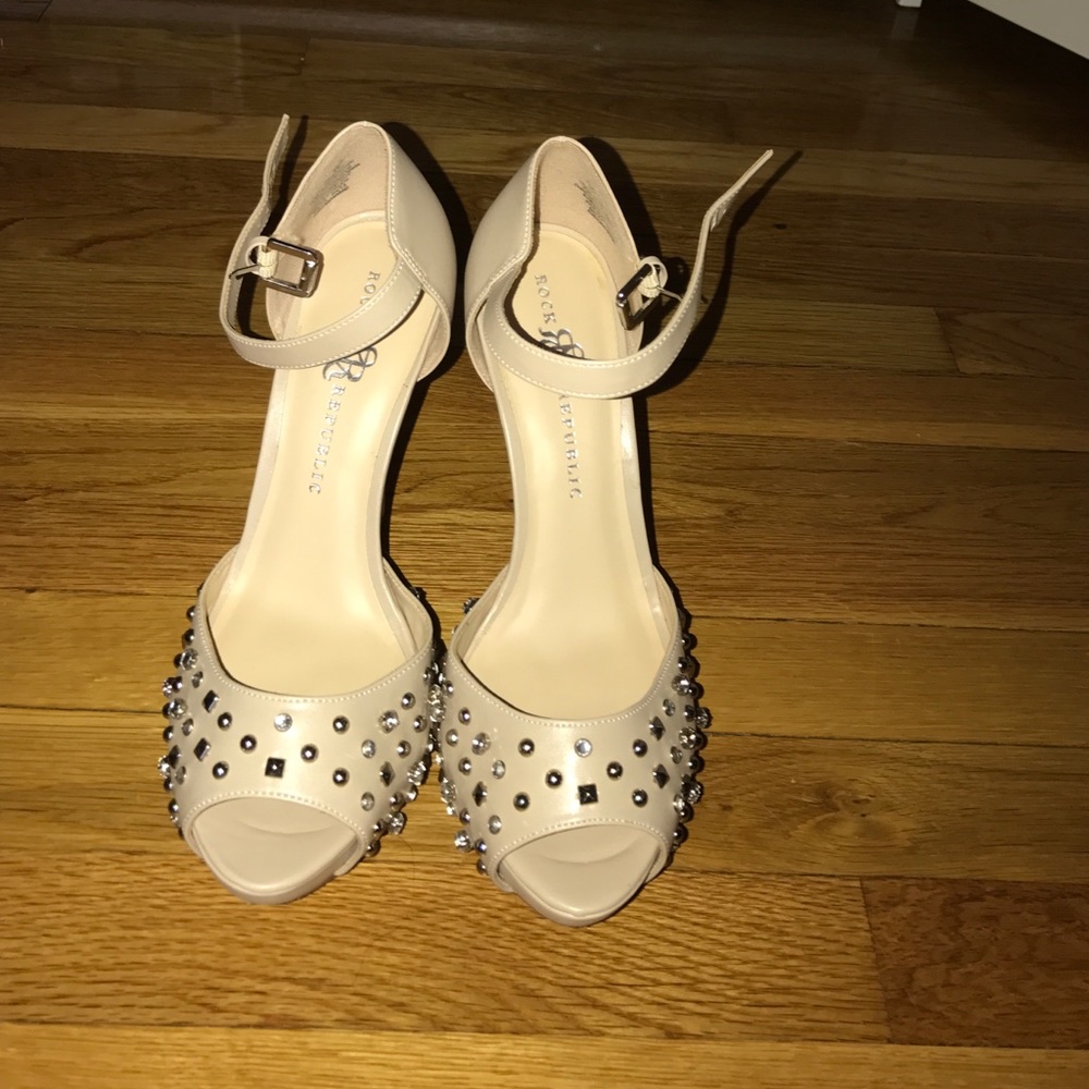 Rock & Republic Peep Toe Pumps