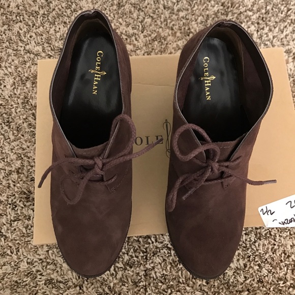 COLE HAAN BROWN ANKLE BOOTIES - Picture 2 of 4