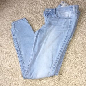 Light wash skinny jeans.