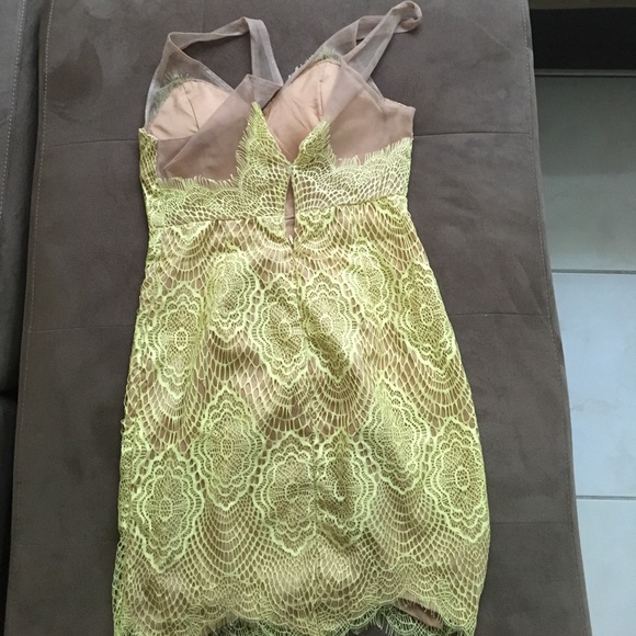 Beautiful dress - Picture 2 of 2