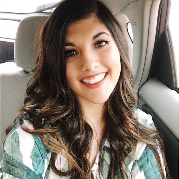 🌼 Meet the Posher: Caroline 🌼 - Picture 2 of 5