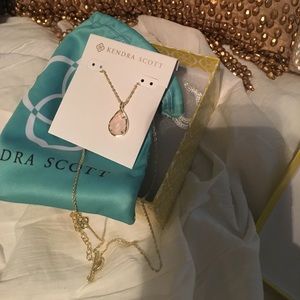 BRAND NEW rose quartz Kendra Scott necklace