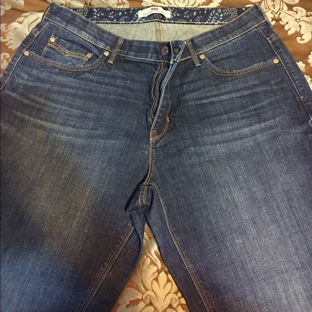Levi's Women's perfect waist 525 bootcut  jeans