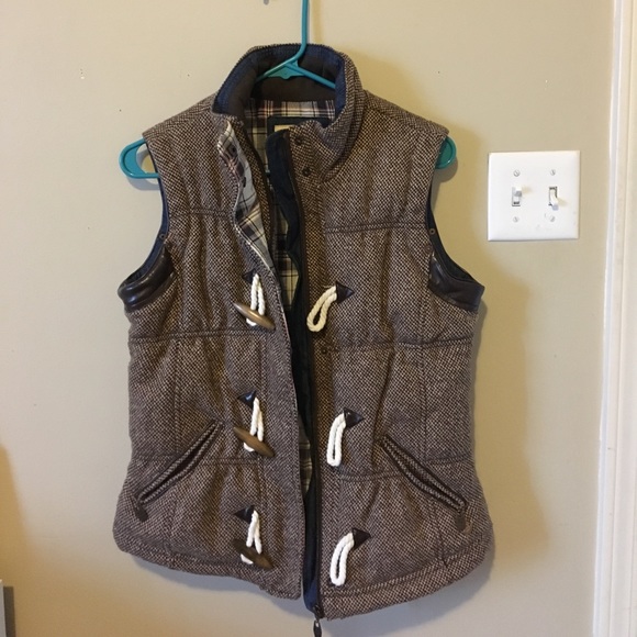 Jackets & Blazers - Timeout brown puffy vest.