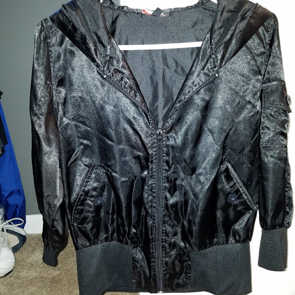 BLACK CROPPED JACKET WITH HOOD