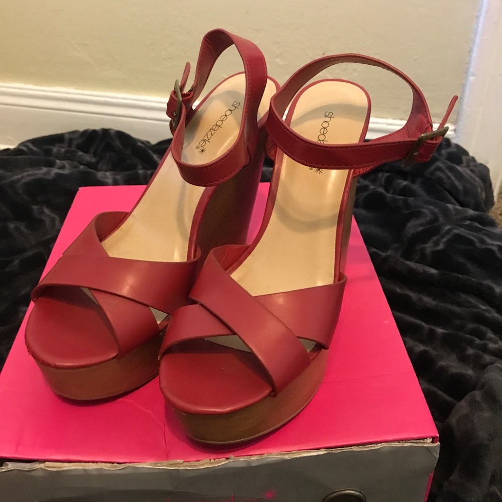 Shoe Dazzle wedges