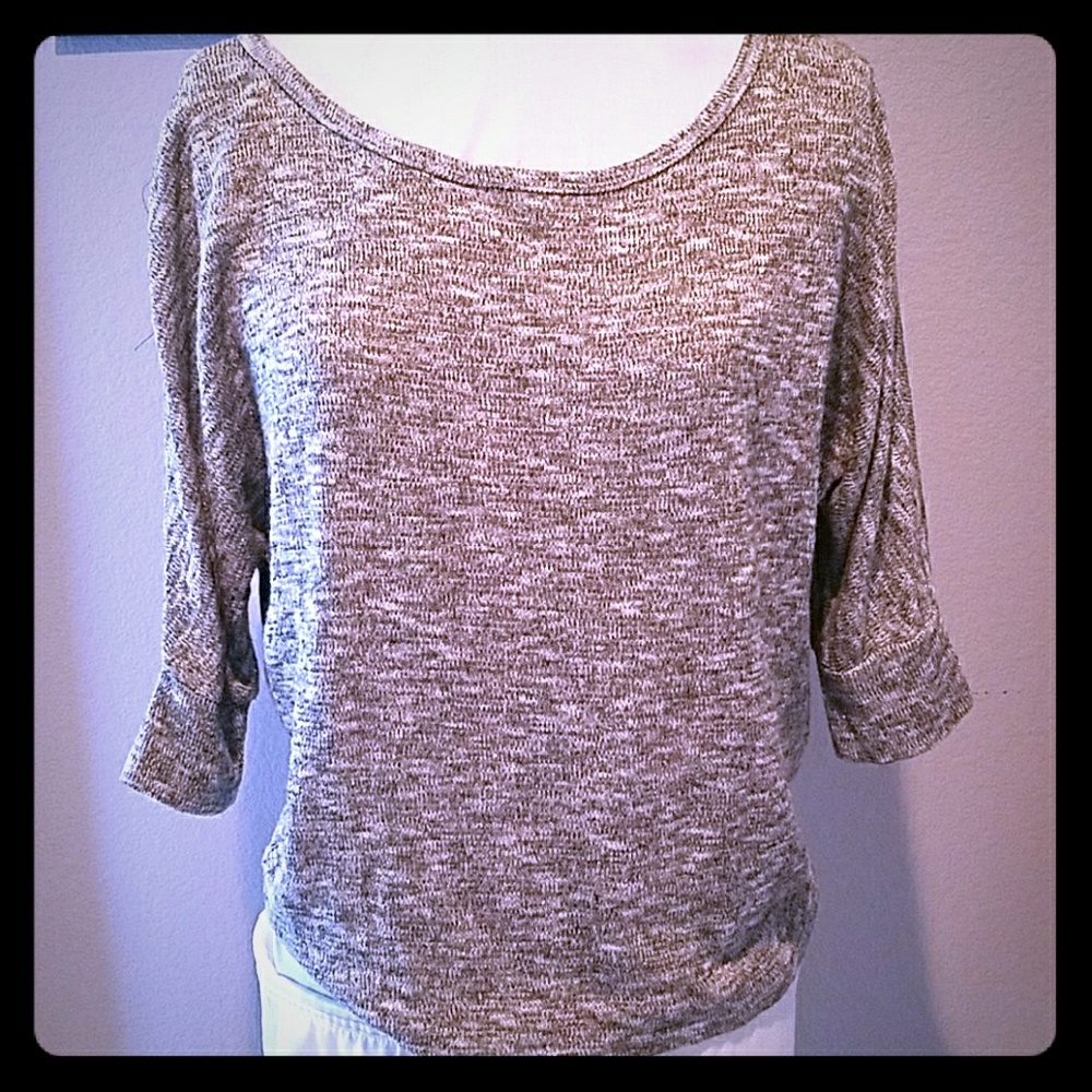 Lightweight sweater with lace t-back