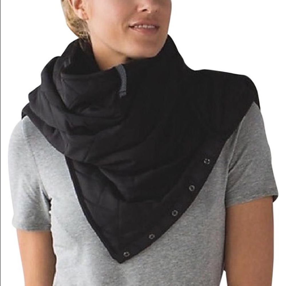 Lululemon Black Quilted Vinyasa Scarf