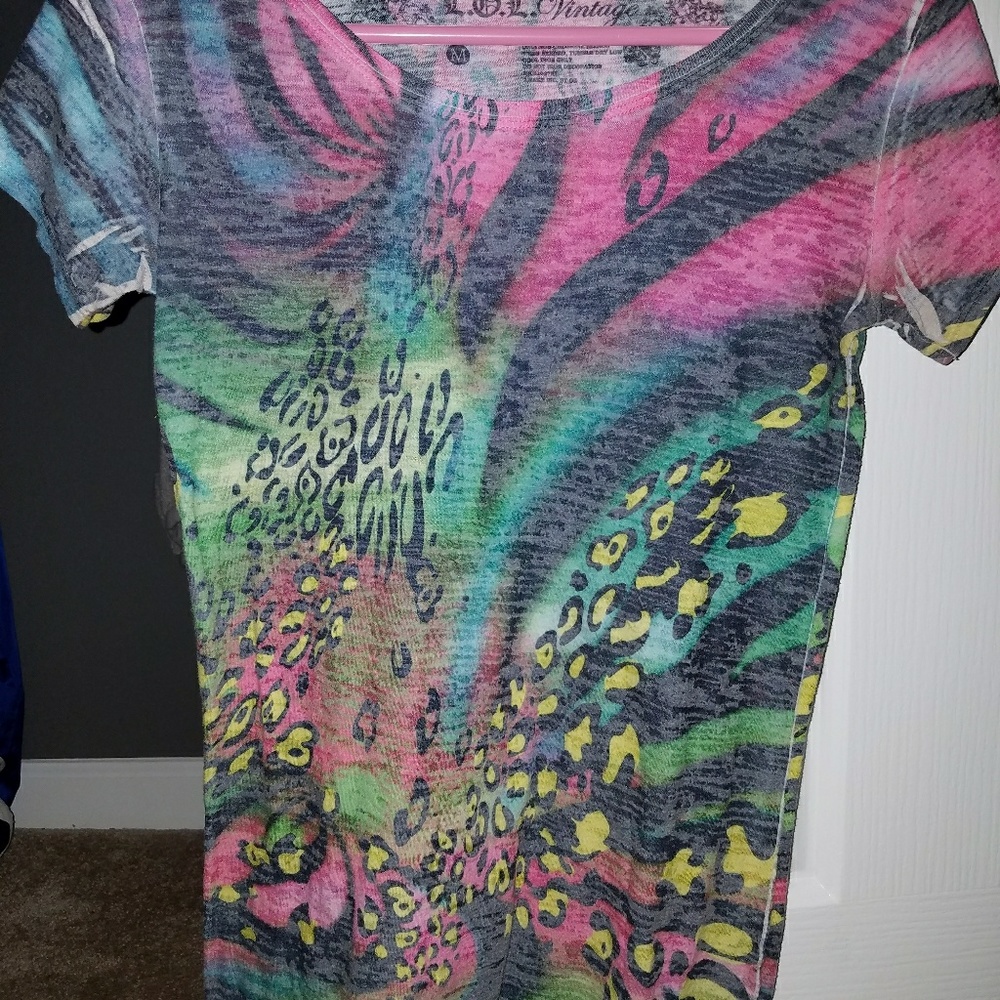 BOLD COLOR ANIMAL PRINT TEE